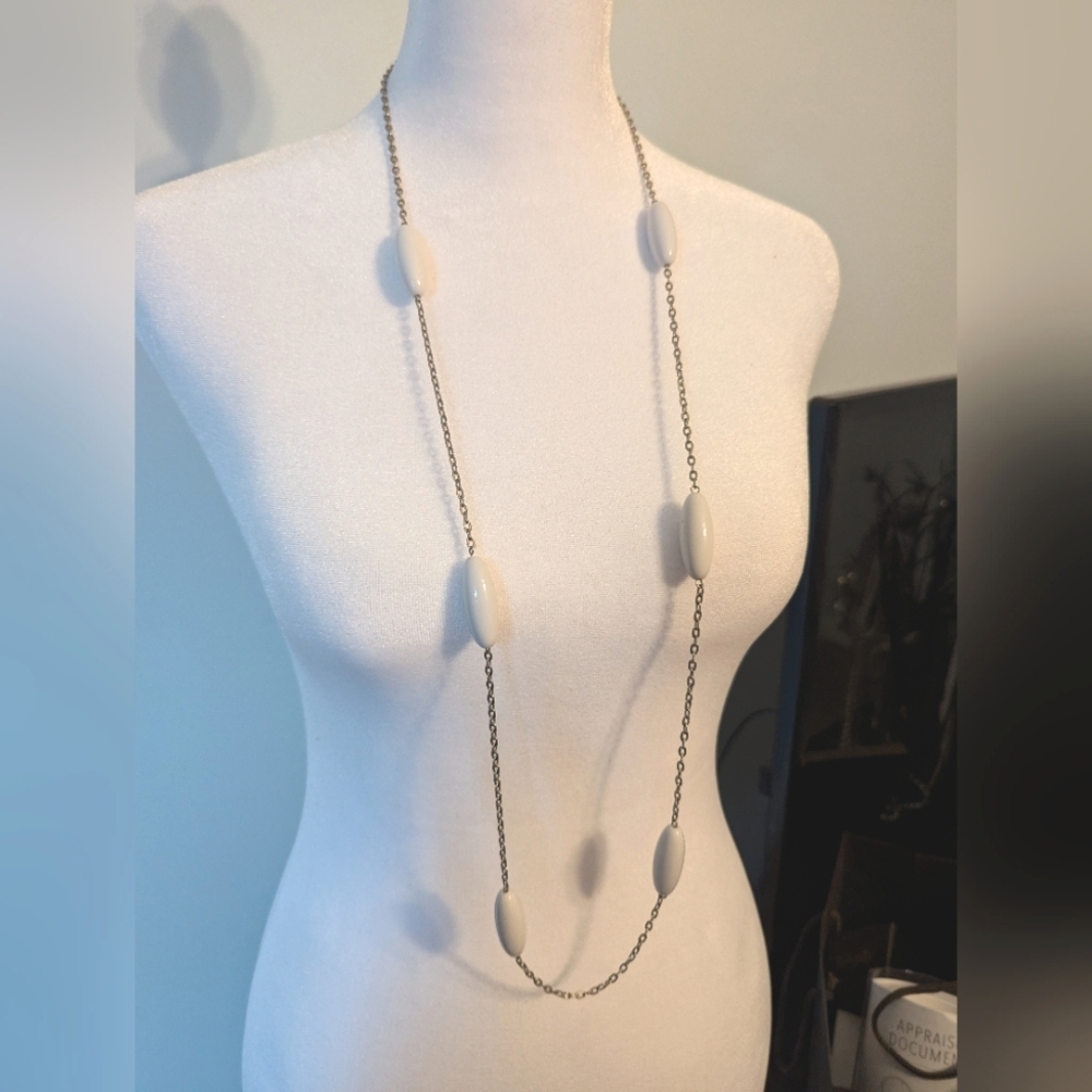 White necklace